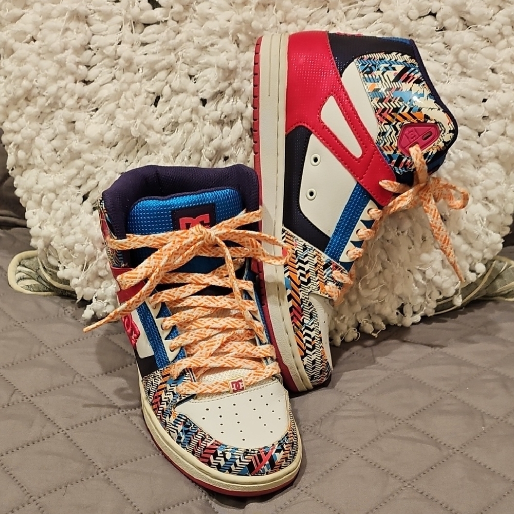 DC The Skateboaed Shoe Pink and Blue High-Top Sneakers